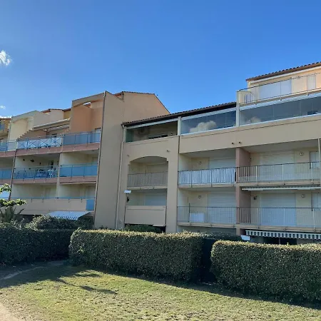 3 Vue Piscine Parking Clim アパート ヴィア